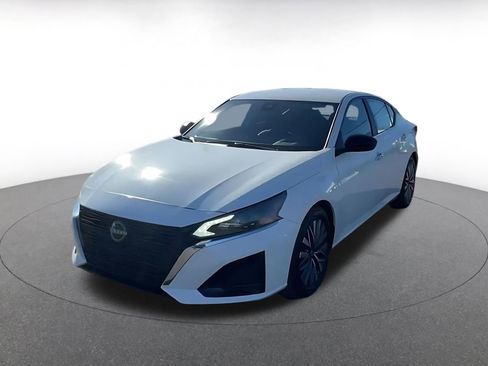 Used 2025 Nissan Altima 2.5 SV image 7