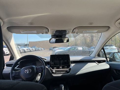 Used 2025 Toyota Corolla LE image 31