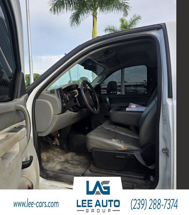 Used 2013 Chevrolet Silverado 3500 W/T w/ Skid Plate Package AWD/4WD image 5