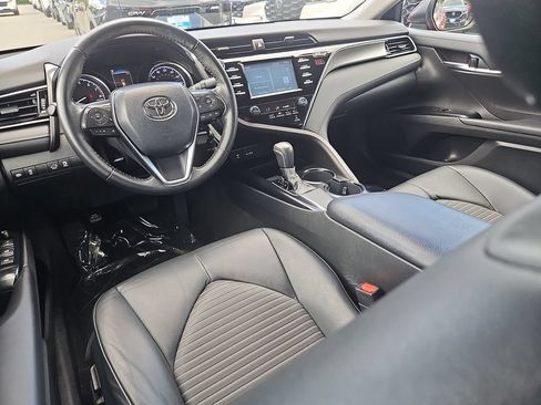 Used 2019 Toyota Camry SE FWD image 9