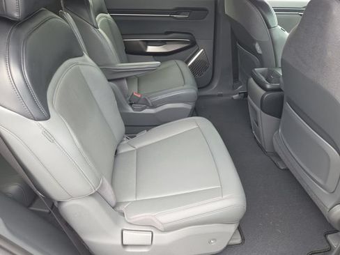 Used 2024 Kia EV9 Light Long Range RWD image 17