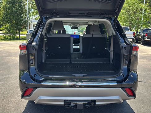 Used 2026 Toyota Highlander Platinum AWD/4WD image 19