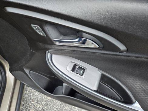 Used 2020 Chevrolet Malibu LT FWD image 12