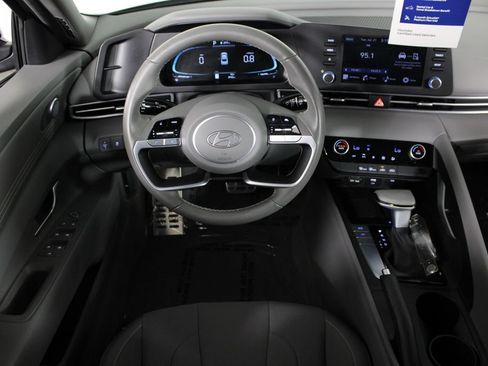 Certified 2025 Hyundai Elantra Sport FWD image 8