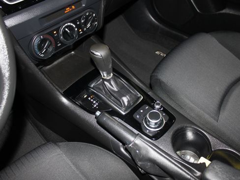 Used 2016 MAZDA MAZDA3 i Sport FWD image 18