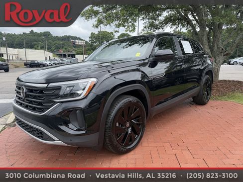 Certified 2025 Volkswagen Atlas Cross Sport SE w/ Black Wheel Package FWD image 1