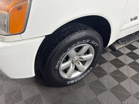 Used 2014 Nissan Titan SV w/ SV Value Truck Package image 9