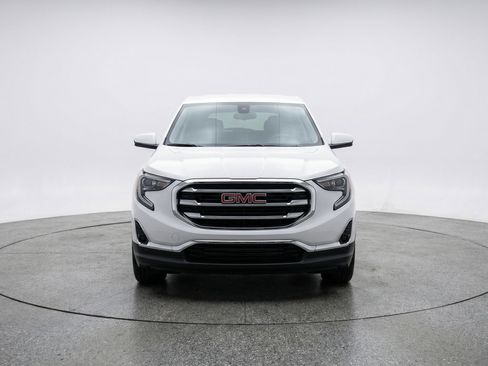 Used 2024 GMC Terrain SLE FWD image 2