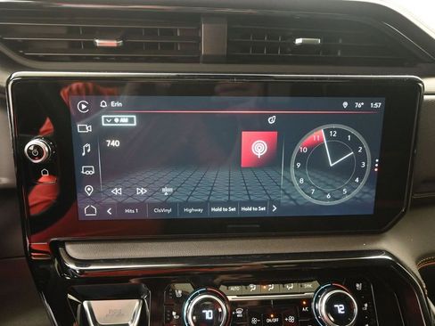 Used 2024 GMC Sierra 2500 AT4 w/ AT4 Premium Plus Package AWD/4WD image 9