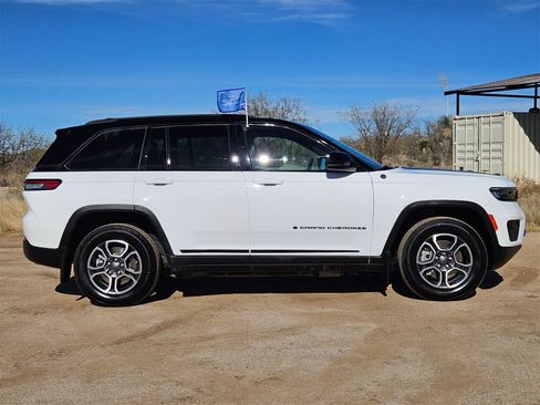 Used 2022 Jeep Grand Cherokee Trailhawk image 4