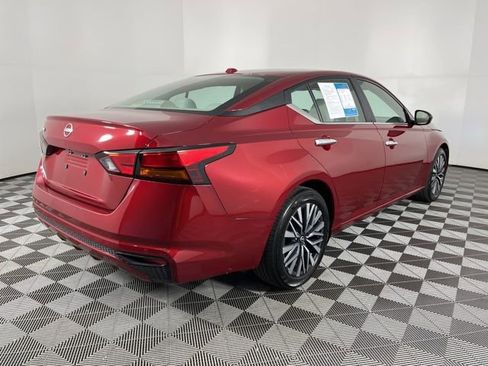 Used 2025 Nissan Altima 2.5 SV image 11