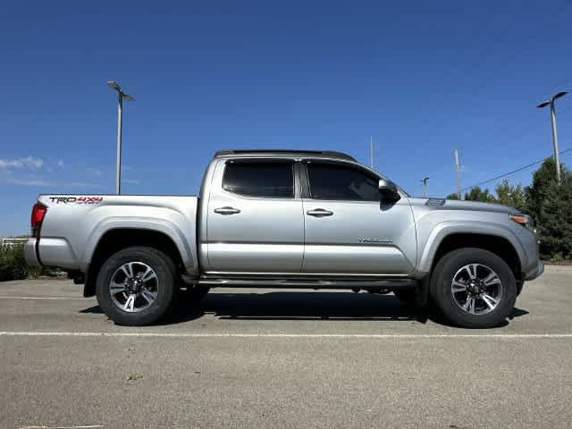 Used 2017 Toyota Tacoma TRD Sport w/ Premium & Technology Package AWD/4WD image 3