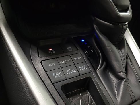 Used 2025 Toyota RAV4 XLE Premium w/ Weather Package AWD/4WD image 15