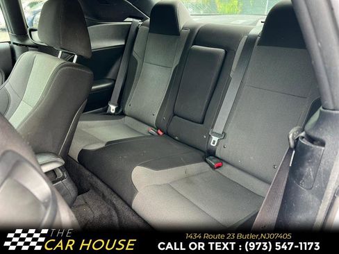 Used 2015 Dodge Challenger SXT image 15