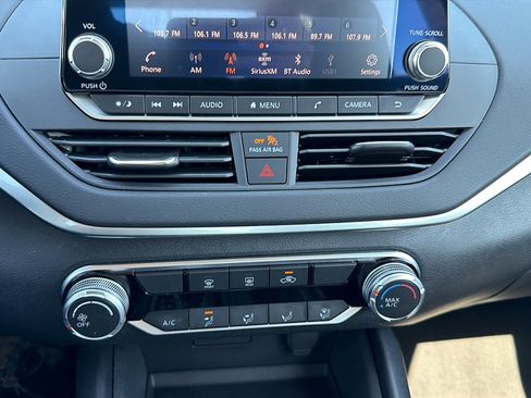 Used 2022 Nissan Altima 2.5 SV FWD image 16
