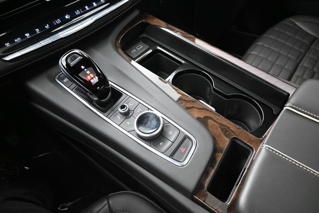 Used 2022 Cadillac Escalade Sport Platinum w/ LPO, ONYX Package AWD/4WD image 19