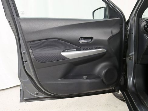 Used 2018 Nissan Kicks SV image 26