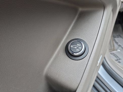 Used 2018 Chevrolet Traverse LT FWD image 13