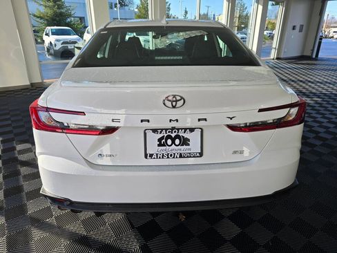 Used 2025 Toyota Camry SE image 4
