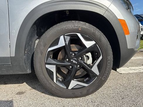 Used 2025 Kia Seltos S FWD image 9