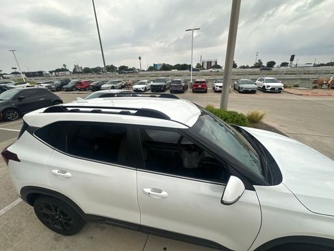 Used 2024 Kia Seltos X-Line AWD/4WD image 3