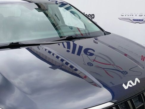 Used 2024 Kia Carnival LX image 4