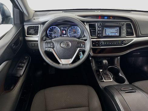 Used 2019 Toyota Highlander LE image 17