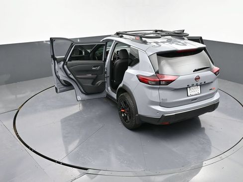 Used 2025 Nissan Rogue SV AWD/4WD image 44