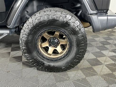 Used 2020 Jeep Wrangler Unlimited Sahara image 33