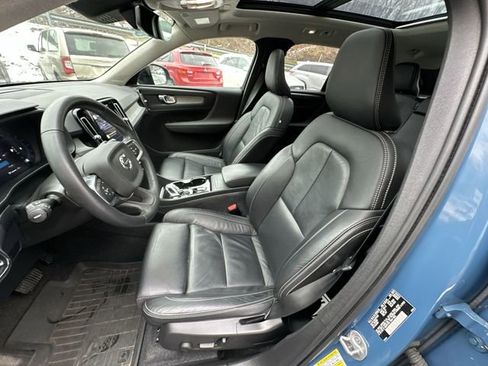 Used 2023 Volvo XC40 B5 Plus w/ Climate Package image 16