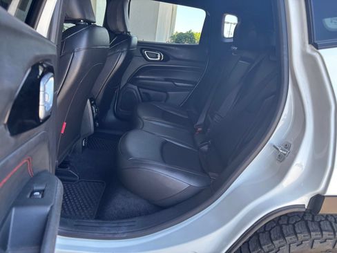 Used 2025 Jeep Compass Trailhawk AWD/4WD image 37