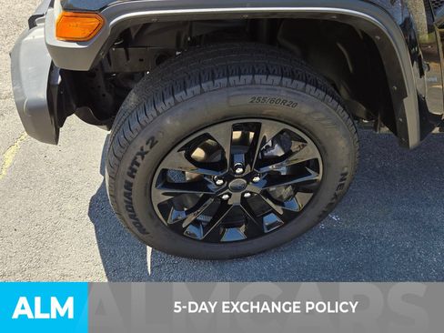 Used 2025 Jeep Wrangler Unlimited Sahara w/ Safety Group AWD/4WD image 4