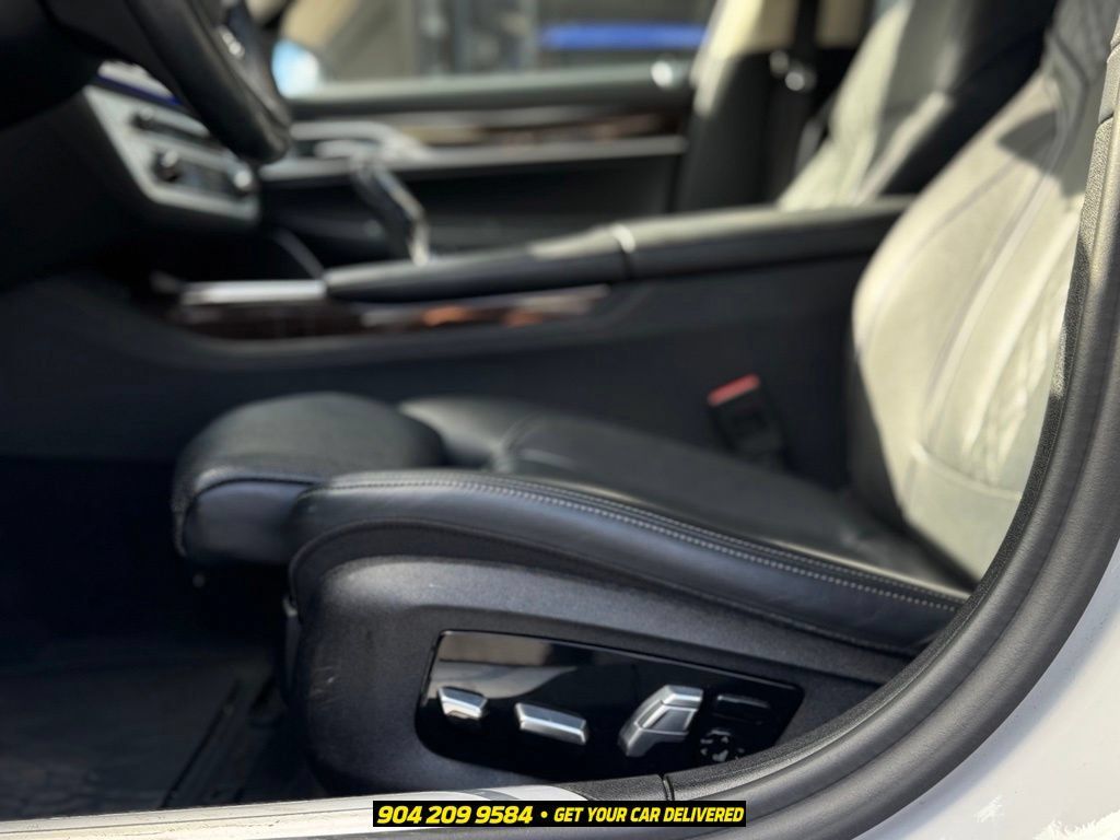 Used 2020 BMW 750i xDrive w/ Executive Package AWD/4WD image 13