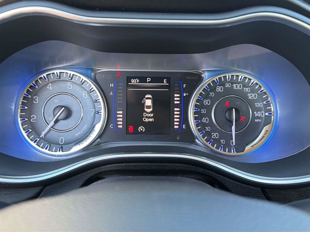 Used 2015 Chrysler 200 Limited w/ Convenience Group FWD image 19