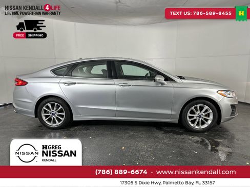 Used 2017 Ford Fusion SE w/ Fusion SE Technology Package image 13