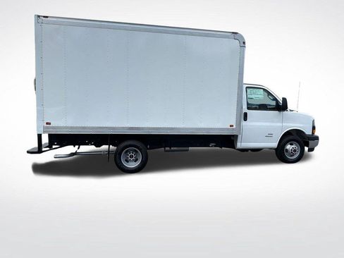 New 2026 GMC Savana 4500 w/ Power Convenience Package RWD image 7