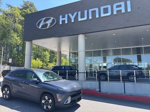 Used 2024 Hyundai Kona SEL image 1