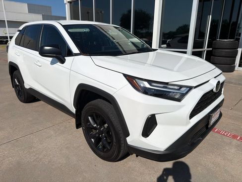 Used 2024 Toyota RAV4 LE FWD image 4