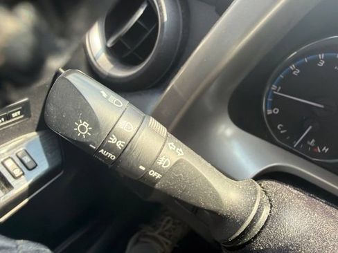 Used 2018 Toyota RAV4 Limited AWD/4WD image 46