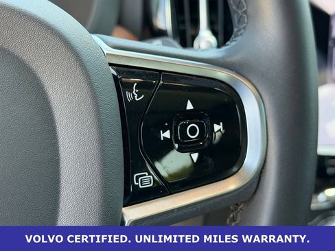 Certified 2023 Volvo XC60 B5 Plus AWD/4WD image 19