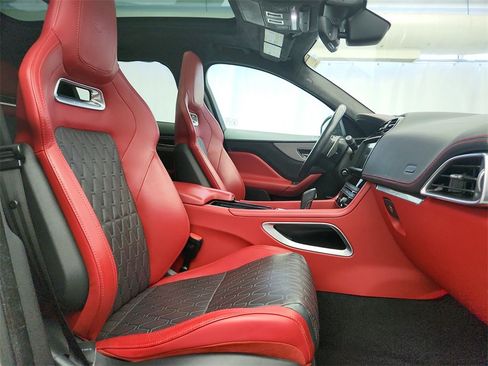 Used 2020 Jaguar F-PACE SVR image 26