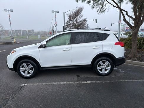 Used 2013 Toyota RAV4 XLE image 19