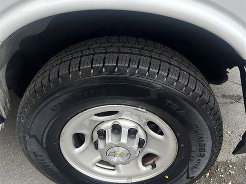 Used 2021 Chevrolet Express 3500 image 23