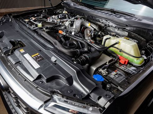 Used 2026 Ford F450 Platinum w/ FX4 Off-Road Package image 39