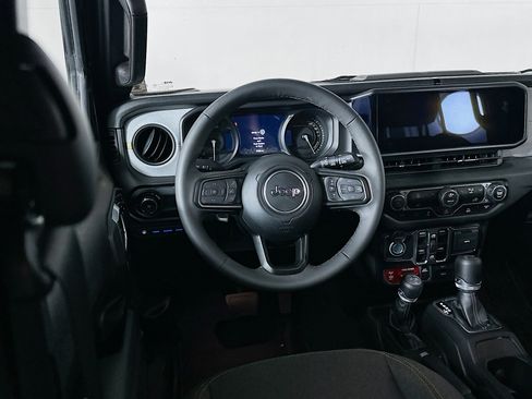 Used 2025 Jeep Wrangler Willys image 17