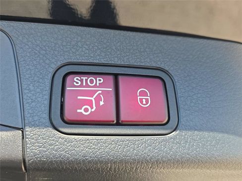 Used 2022 Mercedes-Benz GLB 250 image 24