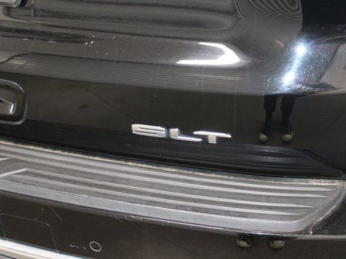 Used 2023 GMC Yukon XL SLT image 16