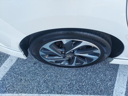 Used 2018 Toyota Corolla iM image 11