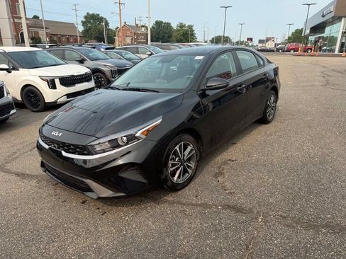 Used 2024 Kia Forte LXS w/ LXS Technology Package FWD image 3