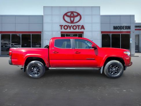 Used 2020 Toyota Tacoma SR5 RWD image 7